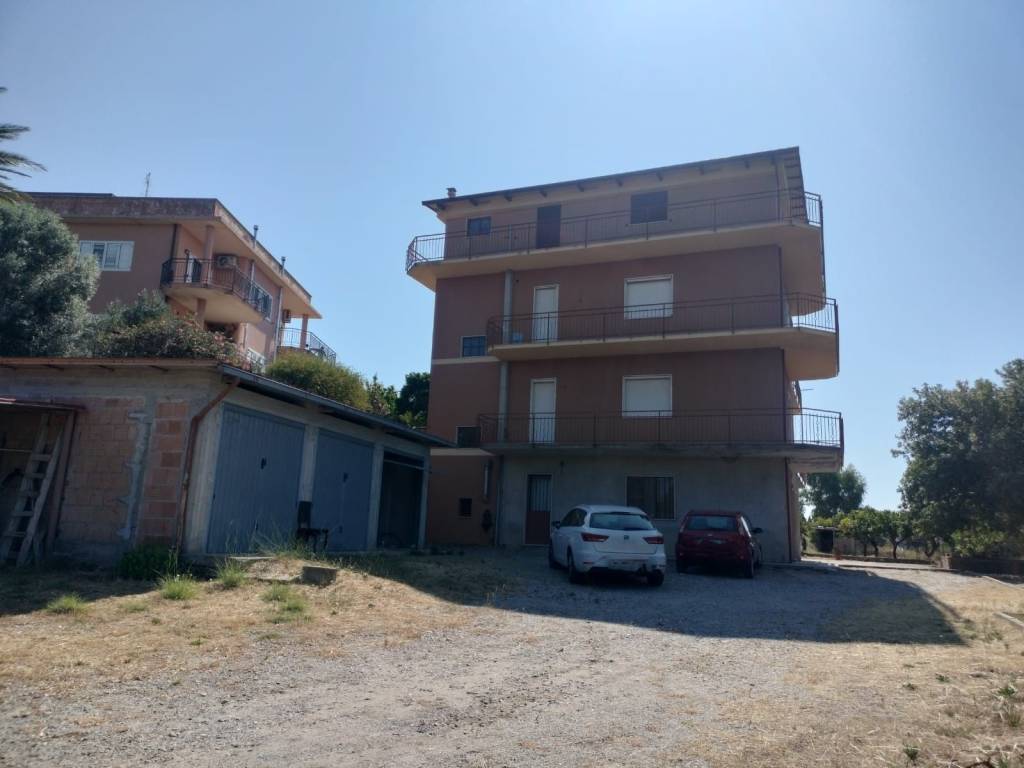 casa indipendente in vendita a Locri