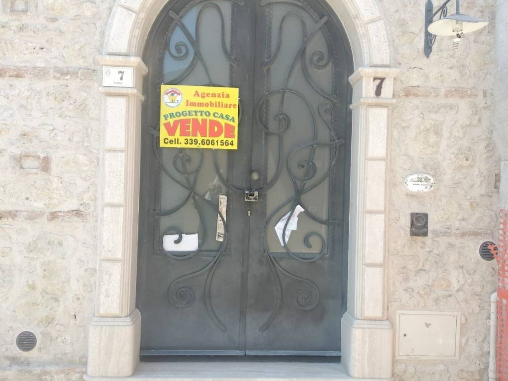 casa indipendente in vendita a Locri