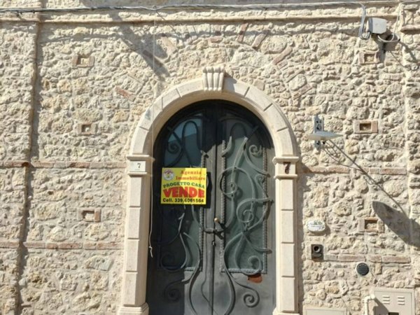 casa indipendente in vendita a Locri