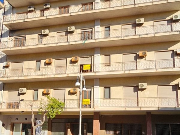 intera palazzina in vendita a Locri