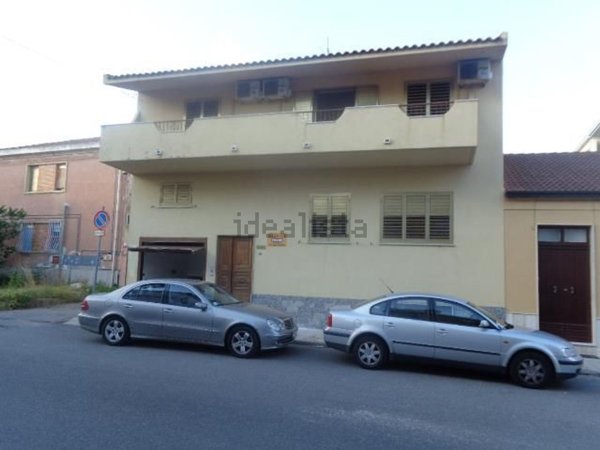 casa indipendente in vendita a Locri