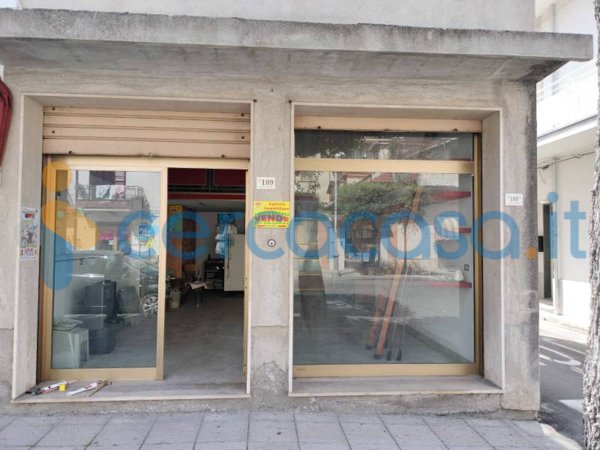 negozio in vendita a Locri
