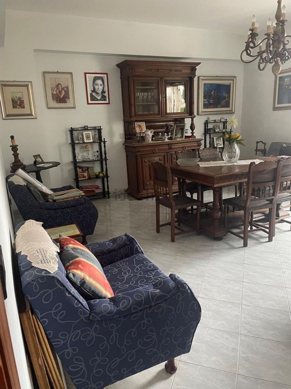 appartamento in vendita a Locri