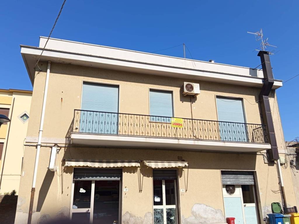 casa indipendente in vendita a Locri