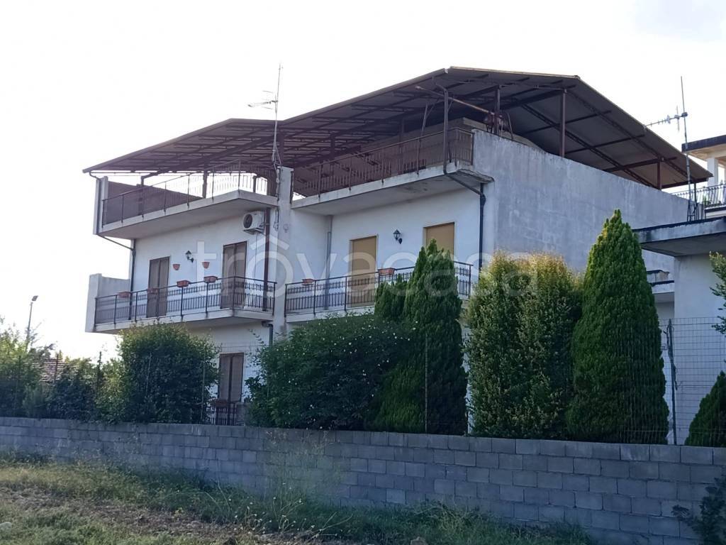 casa indipendente in vendita a Locri