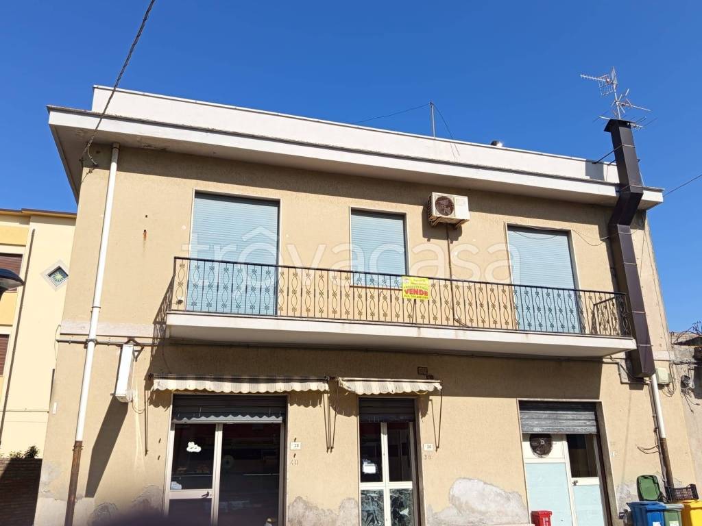 casa indipendente in vendita a Locri