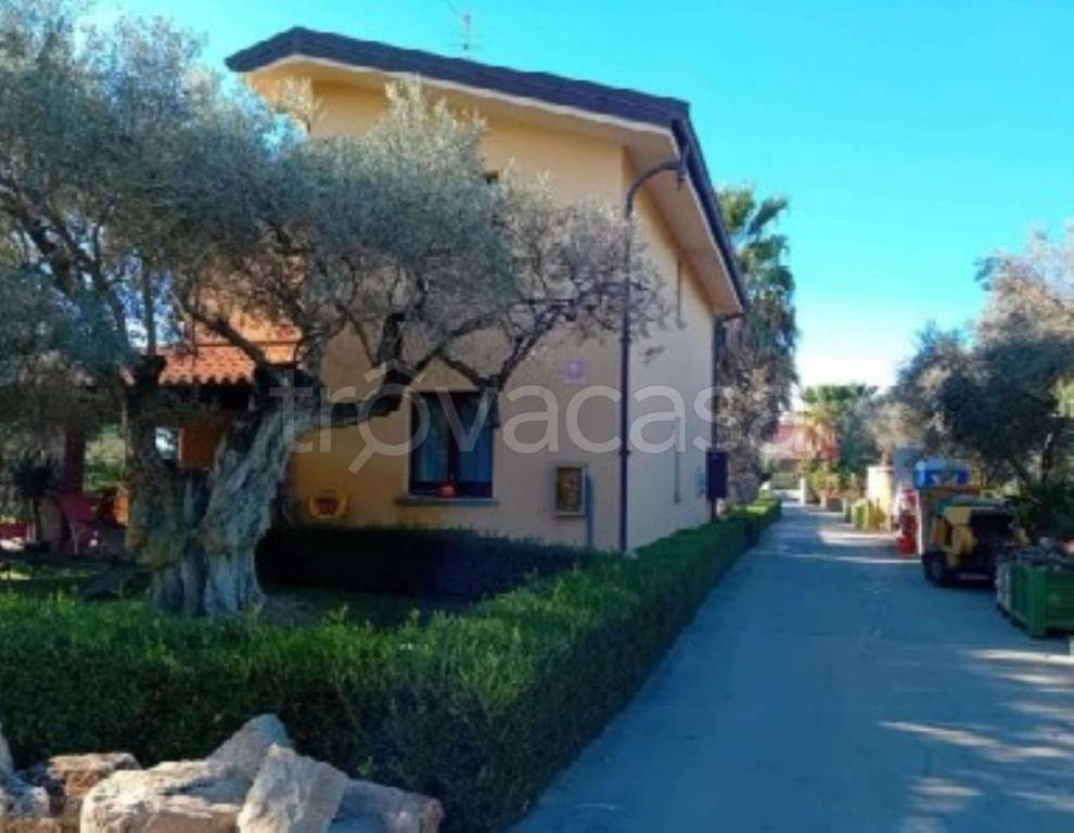 appartamento in vendita a Locri in zona Moschetta