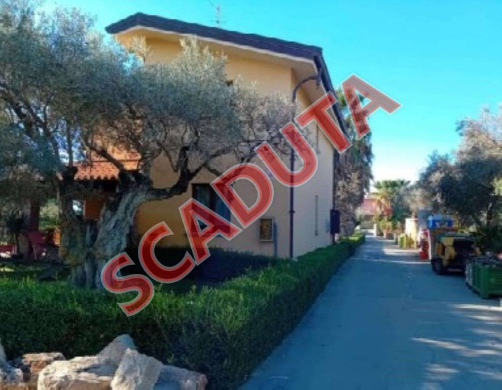 appartamento in vendita a Locri in zona Moschetta