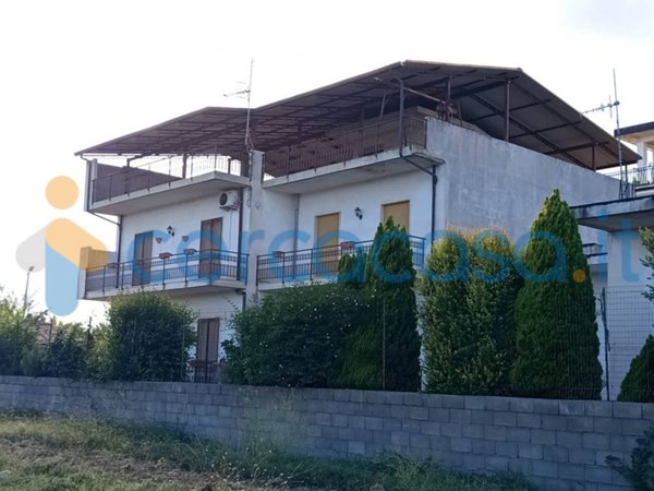 casa indipendente in vendita a Locri