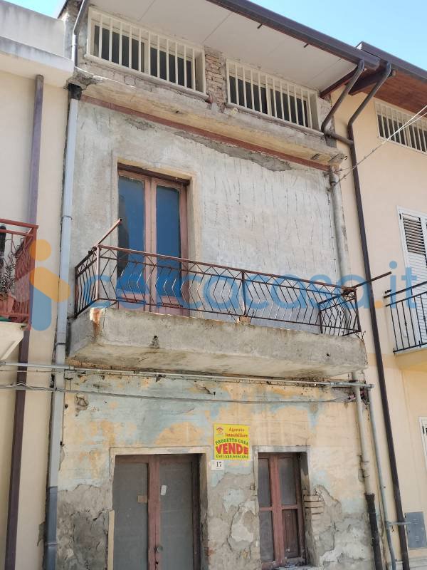 casa indipendente in vendita a Locri