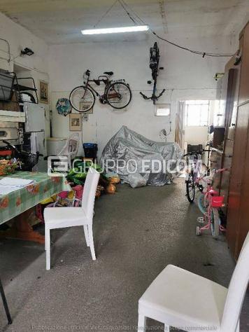 locale commerciale in vendita a Locri