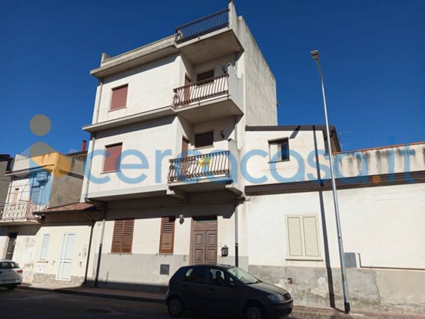 casa indipendente in vendita a Locri