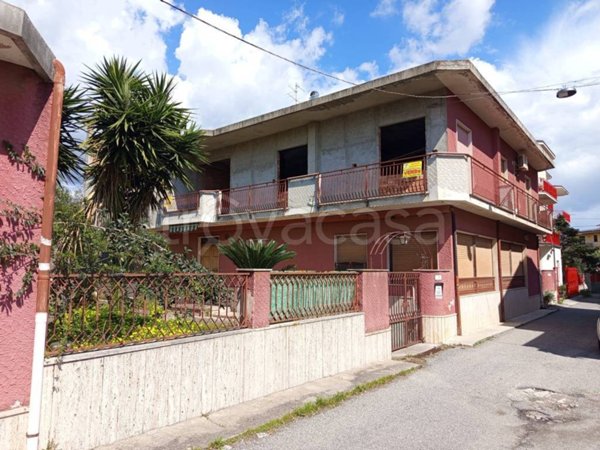 casa indipendente in vendita a Locri