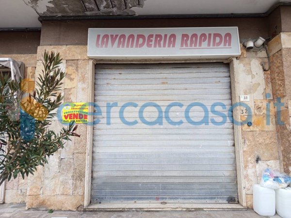 locale commerciale in vendita a Locri