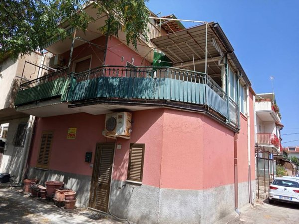casa indipendente in vendita a Locri
