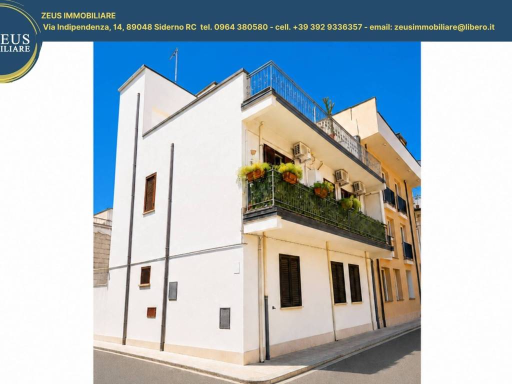 casa indipendente in vendita a Locri