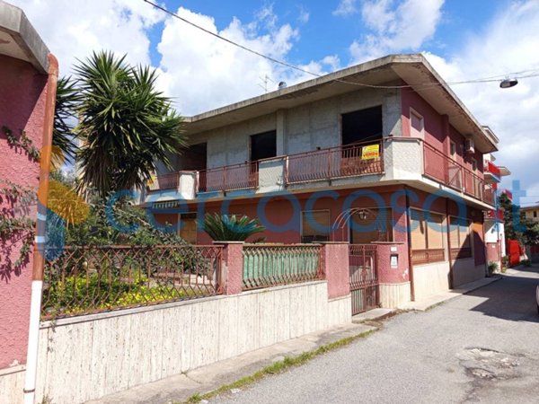 casa indipendente in vendita a Locri