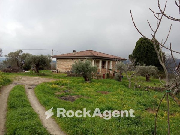 casa indipendente in vendita a Mammola