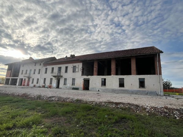 casale in vendita ad Antignano