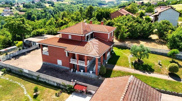 casa indipendente in vendita ad Antignano in zona Perosini