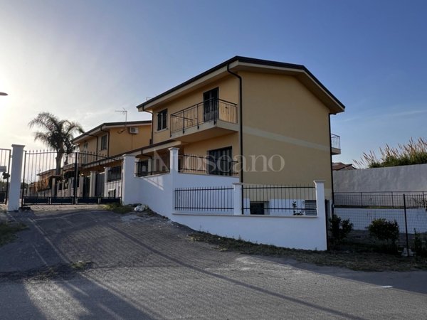 casa indipendente in vendita a Melito di Porto Salvo