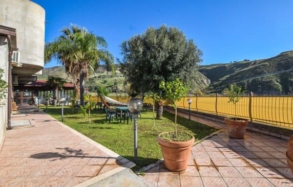 casa indipendente in vendita a Melito di Porto Salvo in zona Pentidattilo