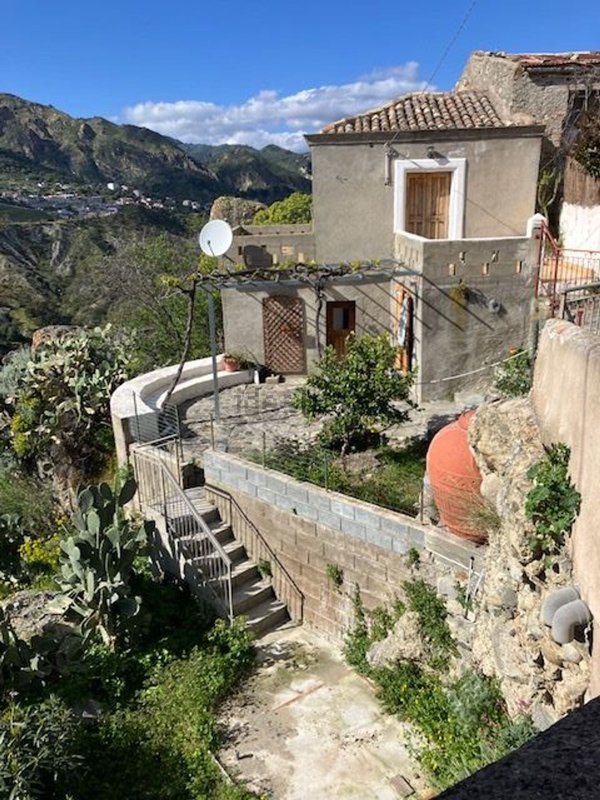 appartamento in vendita a Melito di Porto Salvo in zona Pentidattilo