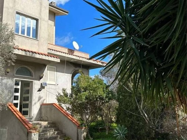 casa indipendente in vendita a Monasterace