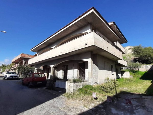 casa indipendente in vendita a Monasterace