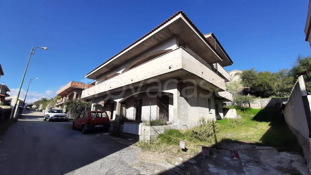 casa indipendente in vendita a Monasterace