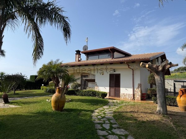 casa indipendente in vendita a Monasterace