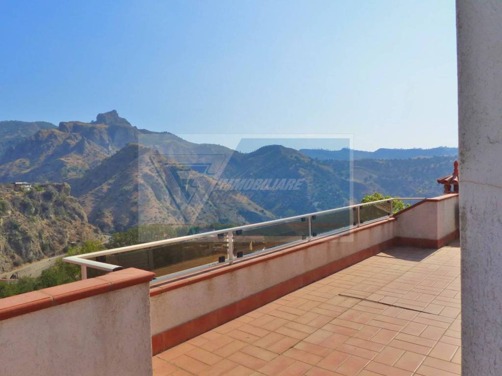 casa indipendente in vendita a Montebello Jonico in zona Masella