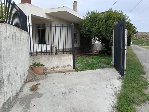 casa indipendente in vendita a Montebello Jonico in zona Saline