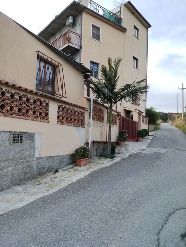 pentavano in vendita a Montebello Jonico