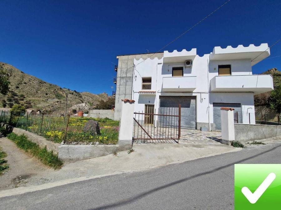 casa indipendente in vendita a Montebello Jonico