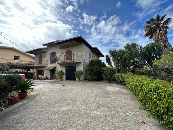 casa indipendente in vendita a Montebello Jonico