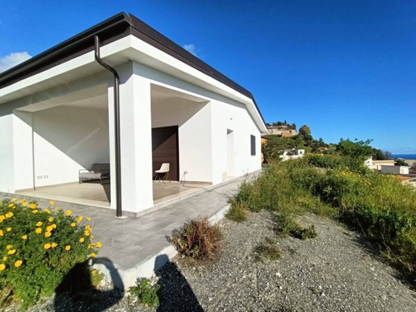 casa indipendente in vendita a Montebello Jonico