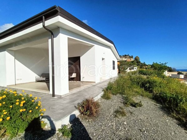 casa indipendente in vendita a Montebello Jonico