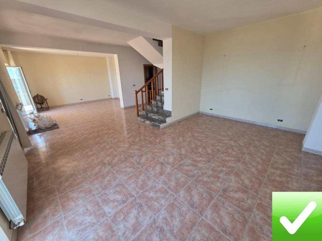 casa indipendente in vendita a Montebello Jonico
