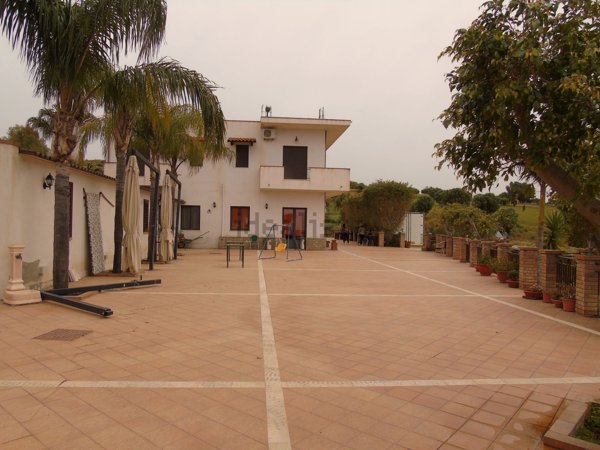 casa indipendente in vendita a Montebello Jonico