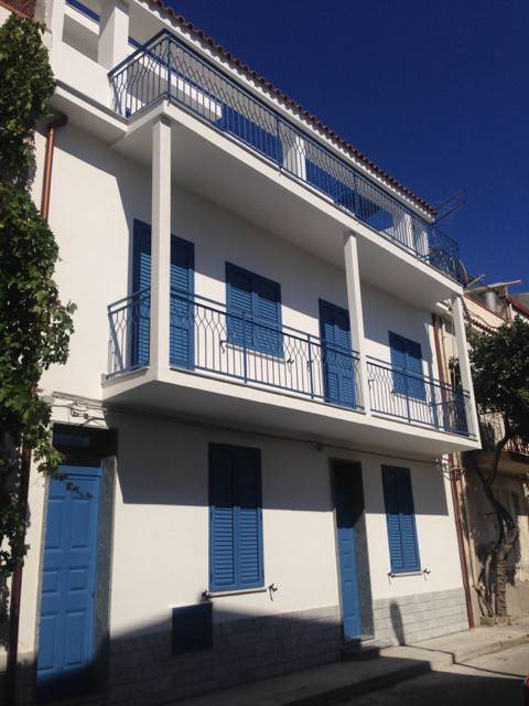 intera palazzina in vendita a Motta San Giovanni in zona Lazzaro