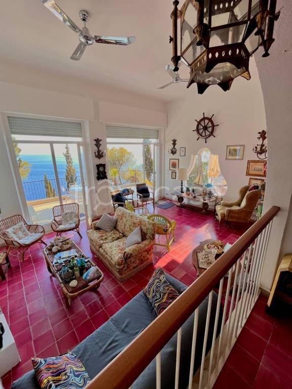 casa indipendente in vendita a Motta San Giovanni in zona Lazzaro