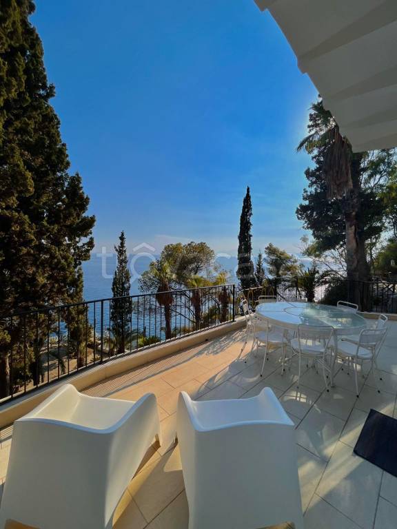 casa indipendente in vendita a Motta San Giovanni in zona Lazzaro