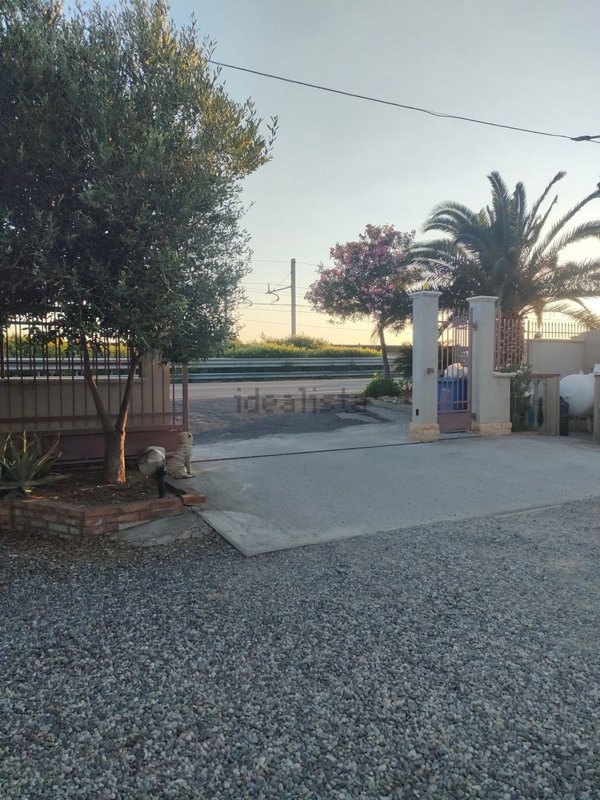 appartamento in vendita a Motta San Giovanni in zona Lazzaro