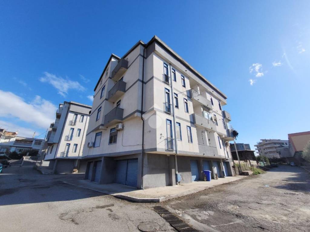 appartamento in vendita a Motta San Giovanni in zona Lazzaro
