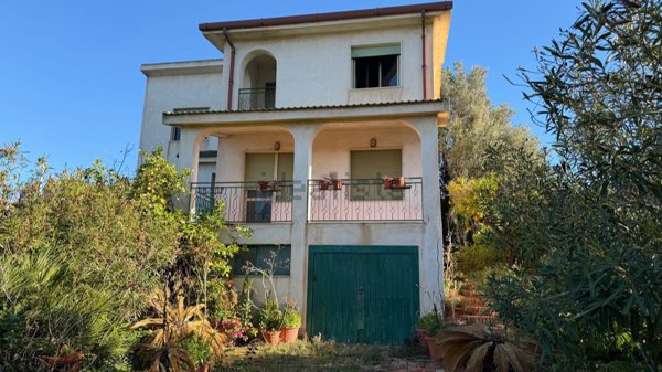 casa indipendente in vendita a Motta San Giovanni in zona Lazzaro