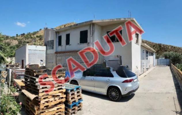 pentavano in vendita a Motta San Giovanni in zona Lazzaro