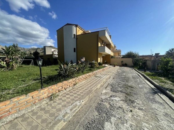 casa indipendente in vendita a Motta San Giovanni in zona Lazzaro