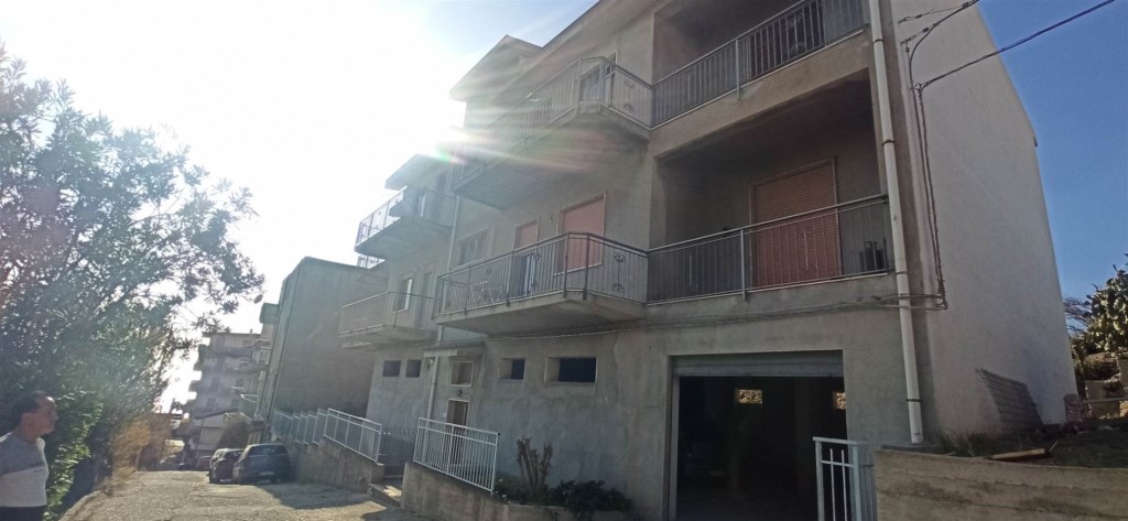 appartamento in vendita a Motta San Giovanni in zona Lazzaro