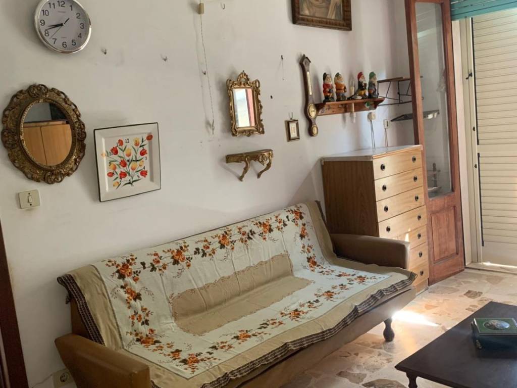 intera palazzina in vendita a Motta San Giovanni in zona Lazzaro